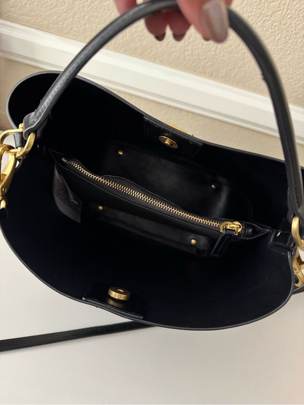 Shoulder Bag - Picture 3 of 5